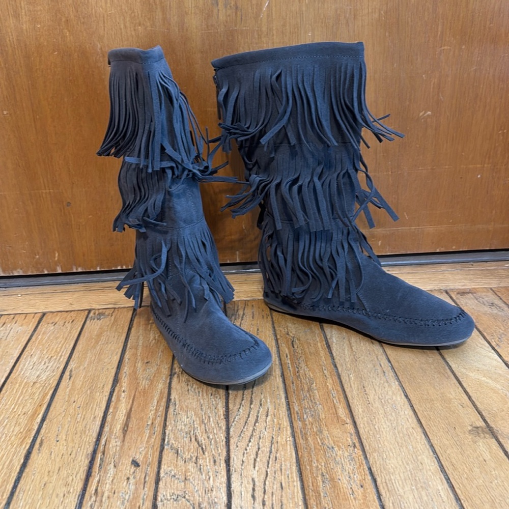 Grey Suede Fringe Flat Boots women’s sz 7